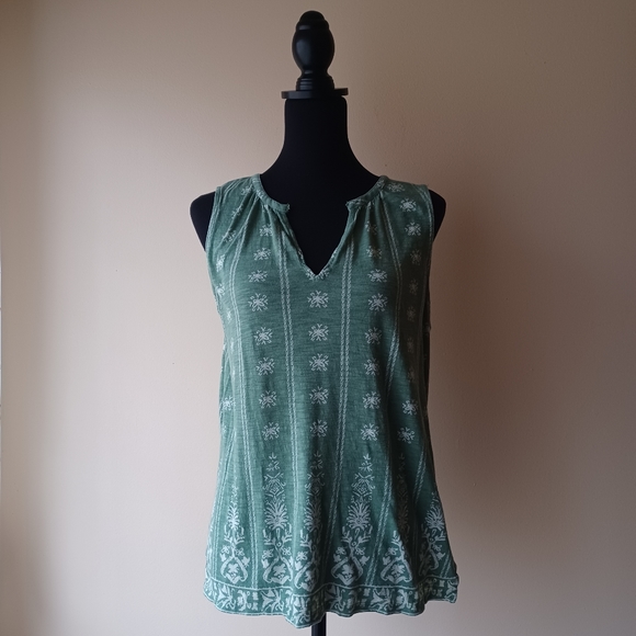 Lucky Brand Tops - 🍀 Lucky Brand Sleeveless Top Size M Green and Cream Floral Butterfly Pattern
